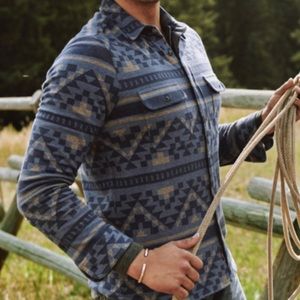 FAHERTY
B. Yellowtail Legend Sweater Shirt M